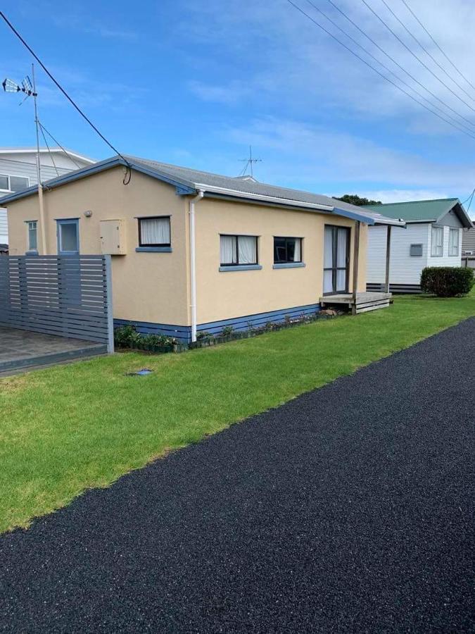 Urenui Beach Bach Exterior foto