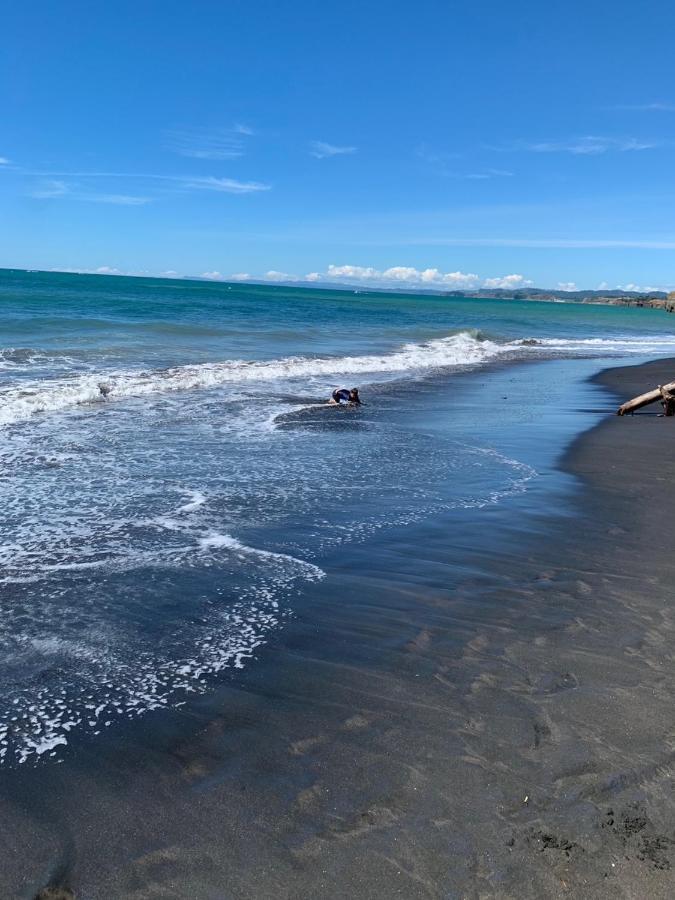 Urenui Beach Bach Exterior foto